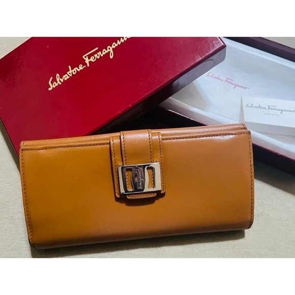 Salvatore Ferragamo Women’s Long Leather Wallet AQ 221407 – Full Set - Picture 1 of 12